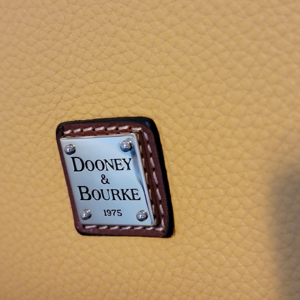 Dooney & Bourke Pebbled Leather Adjustable Shoulder/Crossbody Bag NWT - Picture 4 of 7